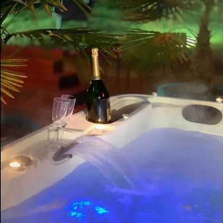 Le Jacuzzi De Marie Ll Séjour chez l'habitant