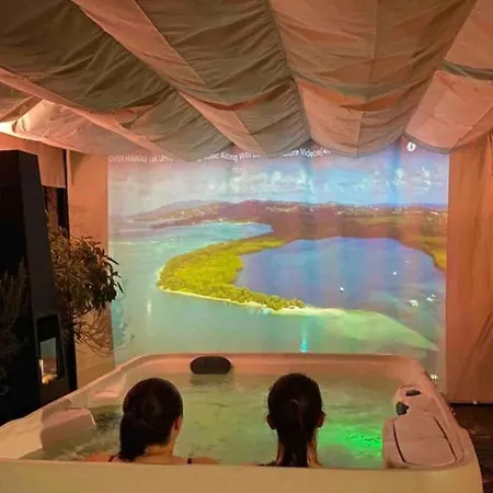 Rum i privatbostad Le Jacuzzi De Marie Ll *