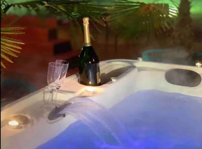 Le Jacuzzi De Marie Ll Homestay